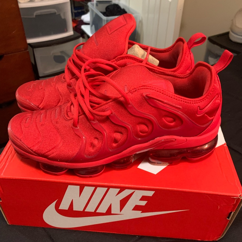 Nike AirMax all red